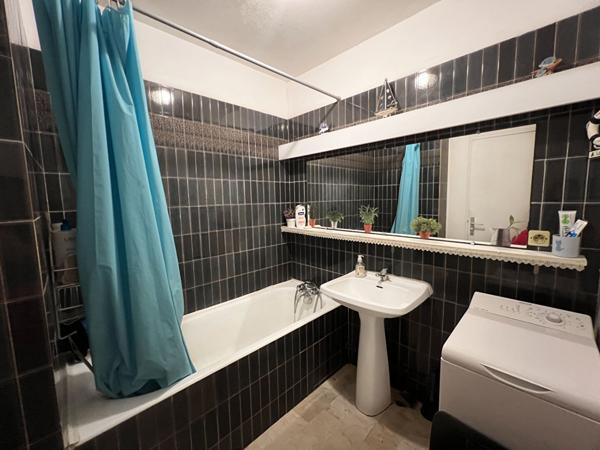 Dernier etage avec balcon et vue degagee - 3 pieces lumineux a La Pie