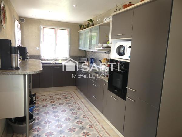 Maison d'Exception à Fitz-James : Alliance Parfaite de Charme, Confort et Proximité