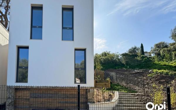 Maison à vendre    4 pièces • 89,99 m2 Cavalaire-sur-Mer