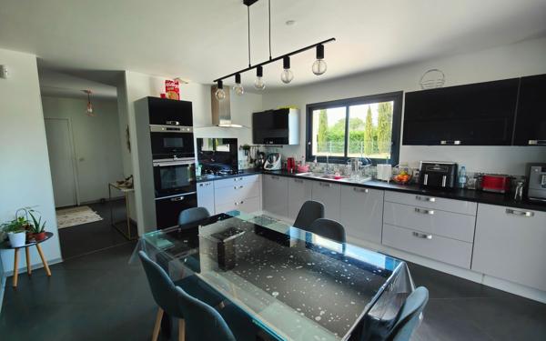 Maison à vendre    6 pièces •  Noé