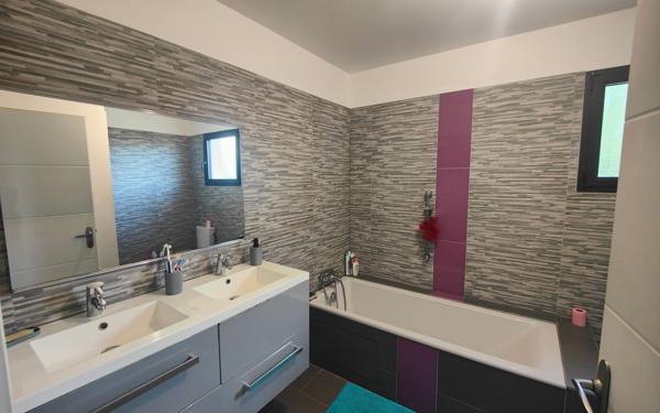 Maison à vendre    6 pièces •  Noé