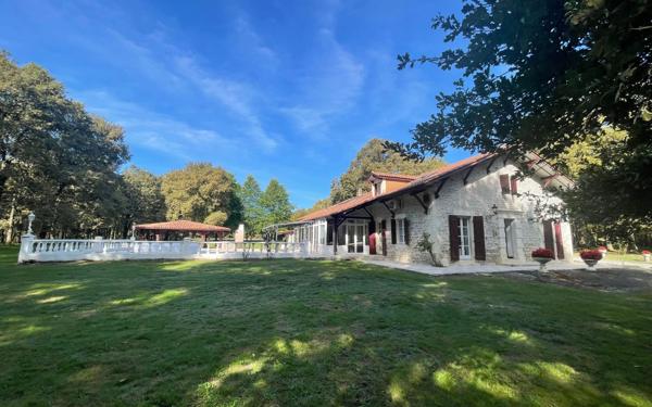 Maison à vendre    5 pièces • 328 m2 Benquet