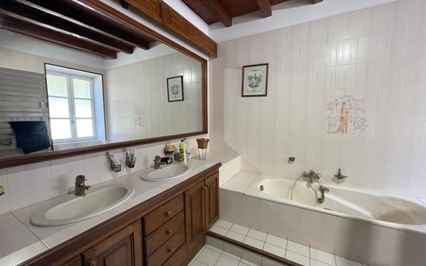 Maison à vendre    5 pièces • 328 m2 Benquet