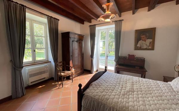 Maison à vendre    5 pièces • 328 m2 Benquet