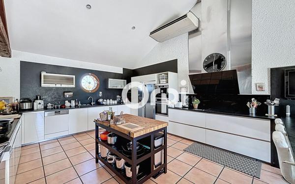 Maison à vendre    6 pièces •  Sauxillanges