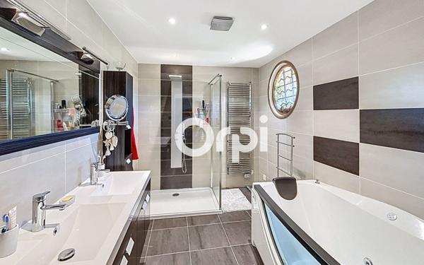 Maison à vendre    6 pièces •  Sauxillanges