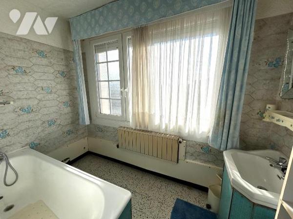 BRAY-DUNES SECTEUR VILLAGE PROCHE FRONTIÈRE:

En exclusivité, maison mitoyenne de 115 m2 habi...