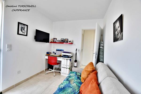 SOLLIES PONT (83) - SUPERBE T3 DE 65M² DERNIER ÉTAGE AVEC IMMENSES TERRASSES ET 2 PARKINGS