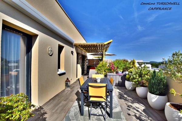 SOLLIES PONT (83) - SUPERBE T3 DE 65M² DERNIER ÉTAGE AVEC IMMENSES TERRASSES ET 2 PARKINGS