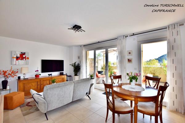 SOLLIES PONT (83) - SUPERBE T3 DE 65M² DERNIER ÉTAGE AVEC IMMENSES TERRASSES ET 2 PARKINGS