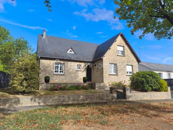 Située sur la commune de Oisseau, venez découvrir cette belle maison en pierre construite en 1980, offrant environ 175 m² habitables sur un terrain de 660 m².
De beaux volumes, 5 chambres et un vaste garage : une maison familiale aux nombreux atouts !

Dès l'entrée, vous apprécierez les volumes et la distribution agréable de cette maison.
Au rez-de-chaussée, elle se compose d'une belle entrée, d'une cuisine aménagée et équipée très conviviale, avec accès direct à la terrasse, ainsi que d'un agréable salon / salle à manger.
Toujours sur ce niveau, vous disposerez de deux chambres, dont une avec placards, d'une salle d'eau entièrement refaite et d'un WC.
À l'étage, vous découvrirez trois chambres et/ou bureaux, une réserve, une salle d'eau et un WC. Un espace idéal pour une famille ou pour créer facilement des pièces dédiées au télétravail, aux loisirs ou aux invités.
Autre véritable atout : le garage sur toute la surface de la maison. Il comprend un espace buanderie, une chaufferie ainsi qu'une pièce actuellement aménagée en salle de sport. De nombreuses possibilités s'offrent à vous !
La maison dispose également d'une porte de garage électrique ainsi que d'une borne de recharge pour véhicule électrique.
À l'extérieur, vous profiterez d'un terrain de 660 m² et d'une terrasse agréable, parfaite pour les beaux jours.

Enfin, son charme est renforcé par sa construction en pierre et sa couverture en ardoise d'Angers.
Une maison généreuse, fonctionnelle et pleine de potentiel, à découvrir sans tarder à Oisseau.

📞 Contactez-nous pour organiser votre visite et laissez-vous séduire par ses volumes !
