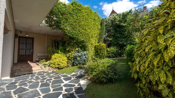 À VENDRE À POITIERS Ensemble Immobilier avec Maison T7 200 m2 et Immeuble de Rapport