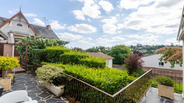 À VENDRE À POITIERS Ensemble Immobilier avec Maison T7 200 m2 et Immeuble de Rapport