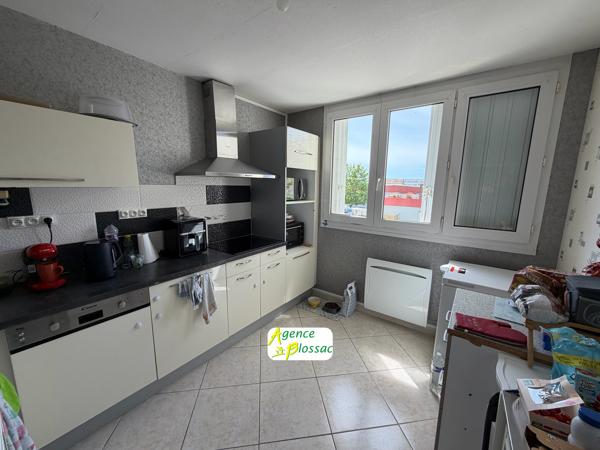 APPARTEMENT de 90m²  au 1er étage