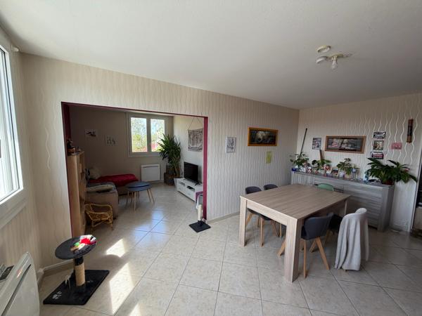 APPARTEMENT de 90m²  au 1er étage