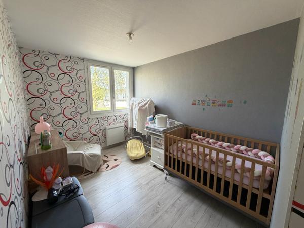 APPARTEMENT de 90m²  au 1er étage