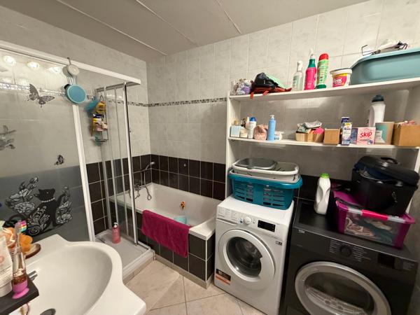 APPARTEMENT de 90m²  au 1er étage