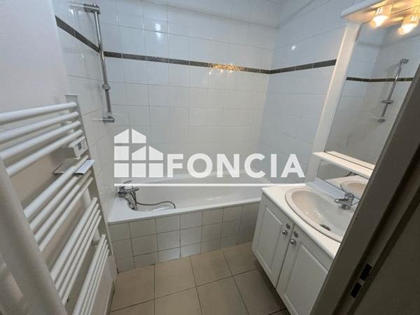 Location Appartement 4 pièces 87.4 m² - 27 RUE DE BUFFON Bandol 83150