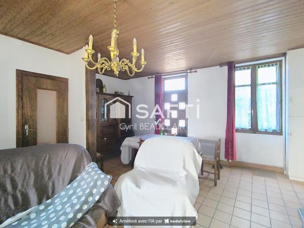 Maison de 93m² sur terrain de 1000m², 4 garages.