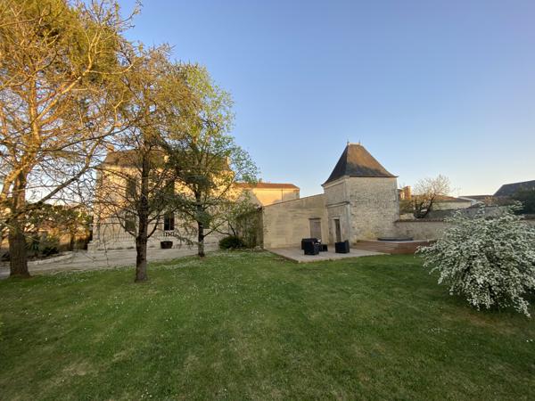 Maison de maître Saint-Jean-D'Angély  Saint-Jean-d'Angély (17400)