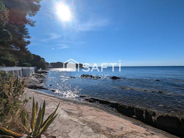 Situé dans un cadre exceptionnel, Bastidon à 100 m des criques et à proximité des commerces de Boulouris et de sa gare