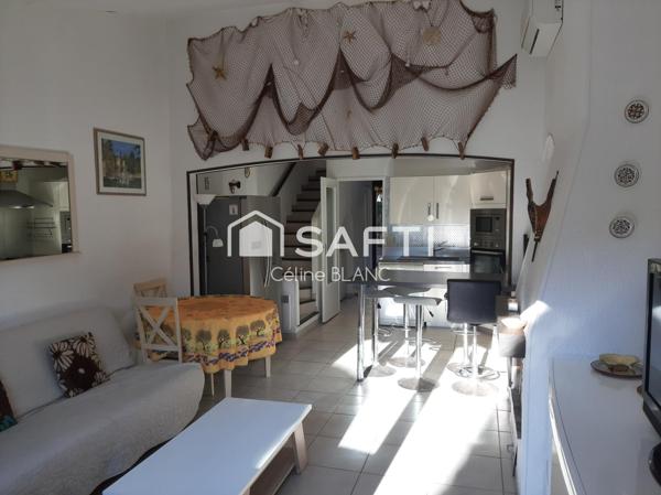 Situé dans un cadre exceptionnel, Bastidon à 100 m des criques et à proximité des commerces de Boulouris et de sa gare