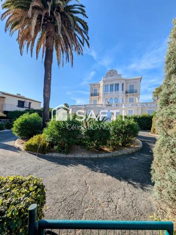 Situé dans un cadre exceptionnel, Bastidon à 100 m des criques et à proximité des commerces de Boulouris et de sa gare