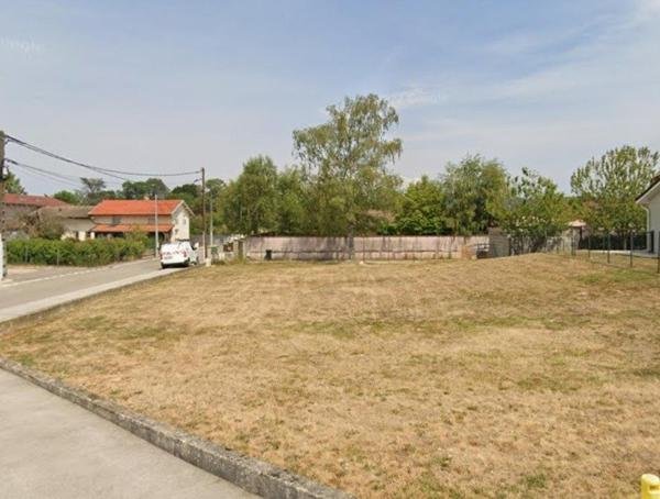 Terrain de 834 m2 à Montagnat avec visibilité sur grand axe de circulation