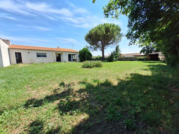 Maison de 4 pièces (137 m²) sur 7000 m2 de terrain constructible et divisible