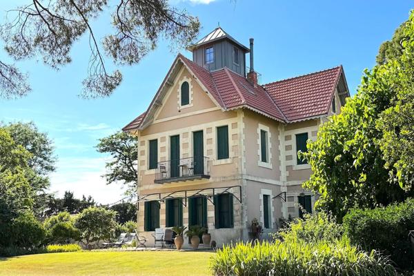 Vente Maison de maître Aigues-Mortes 15 Pièces 355 m²