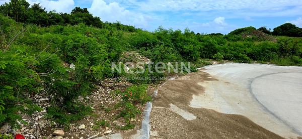 À vendre terrain de 768 m2 constructible à PETIT-CANAL proche de la plage de ANSE MAURICE