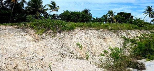À vendre terrain de 768 m2 constructible à PETIT-CANAL proche de la plage de ANSE MAURICE