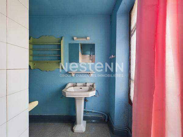 A Boisset, 30 min d'Aurillac, 20 minutes de Maurs, à vendre Maison de village de 5 pièces à rénover.