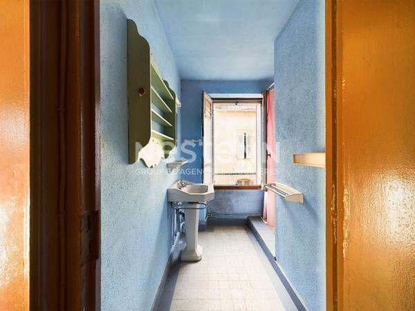 A Boisset, 30 min d'Aurillac, 20 minutes de Maurs, à vendre Maison de village de 5 pièces à rénover.