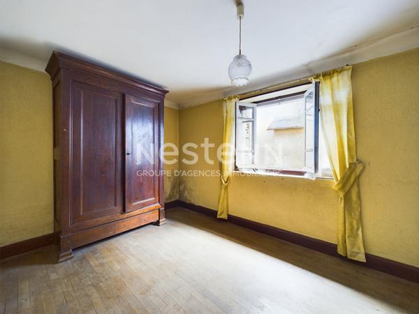 A Boisset, 30 min d'Aurillac, 20 minutes de Maurs, à vendre Maison de village de 5 pièces à rénover.