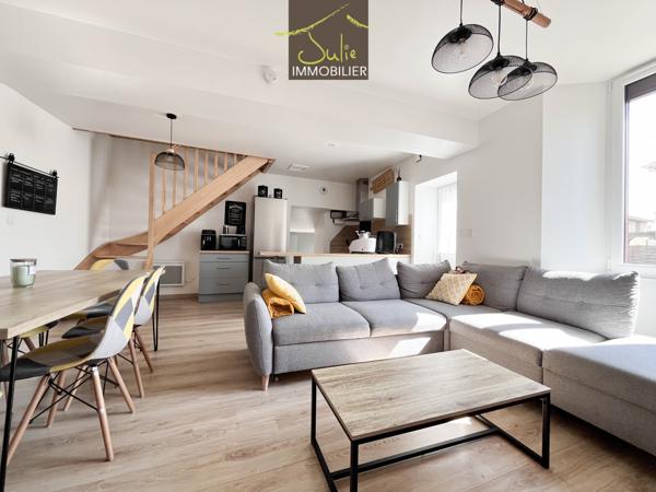 Jolie maison rénovée avec cour devant. Libre 1er novembre.