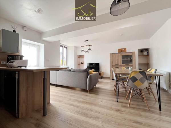 Jolie maison rénovée avec cour devant. Libre 1er novembre.