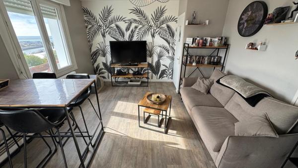 Vue mer & port pour ce bel appartement 2 chambres