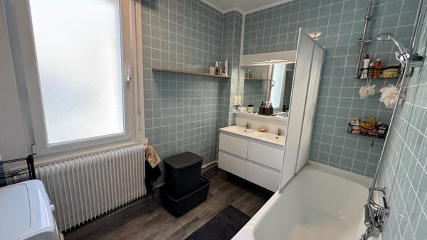 Vue mer & port pour ce bel appartement 2 chambres