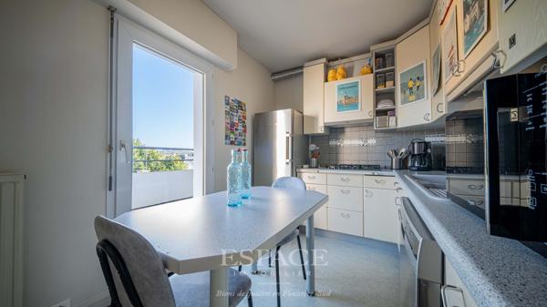 Concarneau centre-ville - T4 au dernier étage, avec vue sur la baie