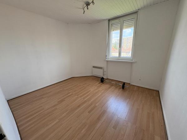 Appartement à rafraichir proximité du tram