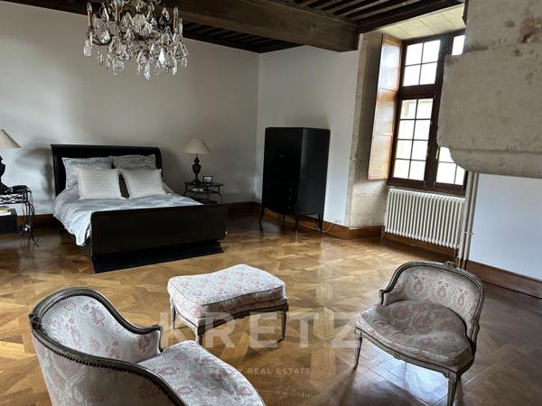 CHÂTEAU HISTORIQUE DU XVIᵉ SIÈCLE – 45 HECTARES – À 50 MINUTES DE LA ROCHELLE