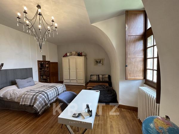 CHÂTEAU HISTORIQUE DU XVIᵉ SIÈCLE – 45 HECTARES – À 50 MINUTES DE LA ROCHELLE