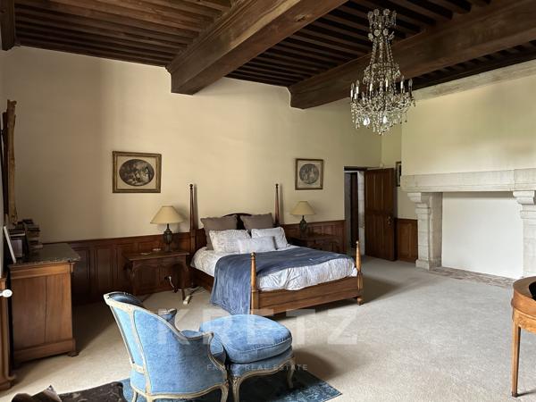 CHÂTEAU HISTORIQUE DU XVIᵉ SIÈCLE – 45 HECTARES – À 50 MINUTES DE LA ROCHELLE