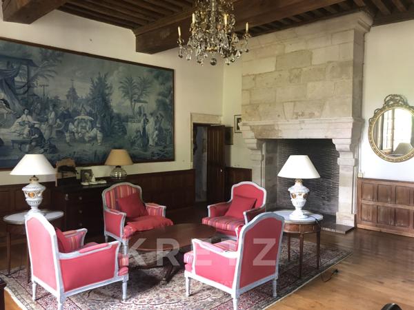 CHÂTEAU HISTORIQUE DU XVIᵉ SIÈCLE – 45 HECTARES – À 50 MINUTES DE LA ROCHELLE