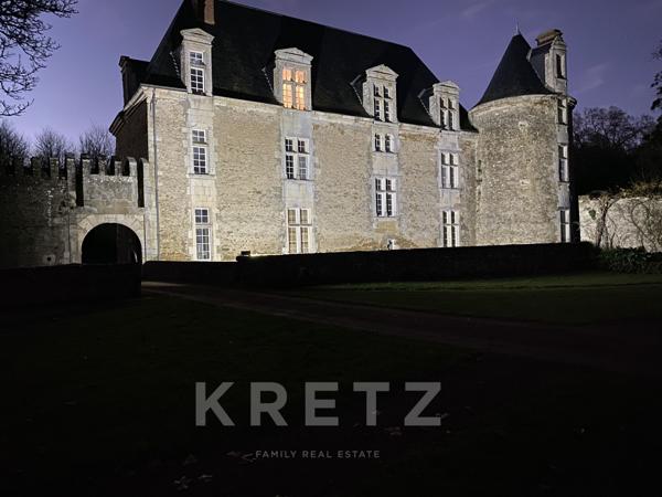 CHÂTEAU HISTORIQUE DU XVIᵉ SIÈCLE – 45 HECTARES – À 50 MINUTES DE LA ROCHELLE