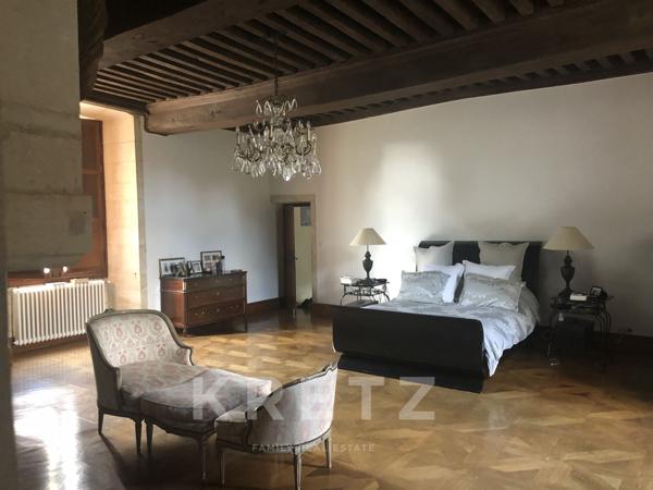 CHÂTEAU HISTORIQUE DU XVIᵉ SIÈCLE – 45 HECTARES – À 50 MINUTES DE LA ROCHELLE