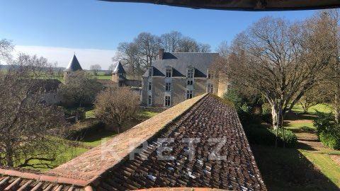 CHÂTEAU HISTORIQUE DU XVIᵉ SIÈCLE – 45 HECTARES – À 50 MINUTES DE LA ROCHELLE