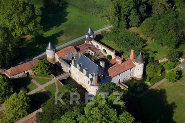 CHÂTEAU HISTORIQUE DU XVIᵉ SIÈCLE – 45 HECTARES – À 50 MINUTES DE LA ROCHELLE