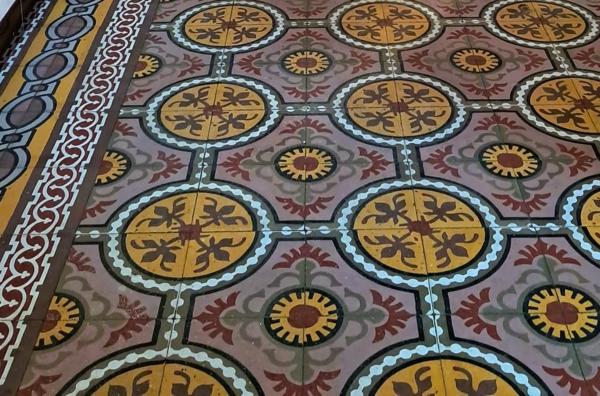 ALBI HYPERCENTRE- Belle Albigeoise des années 30 sur sous-sol complet avec un grand jardin et un grand garage